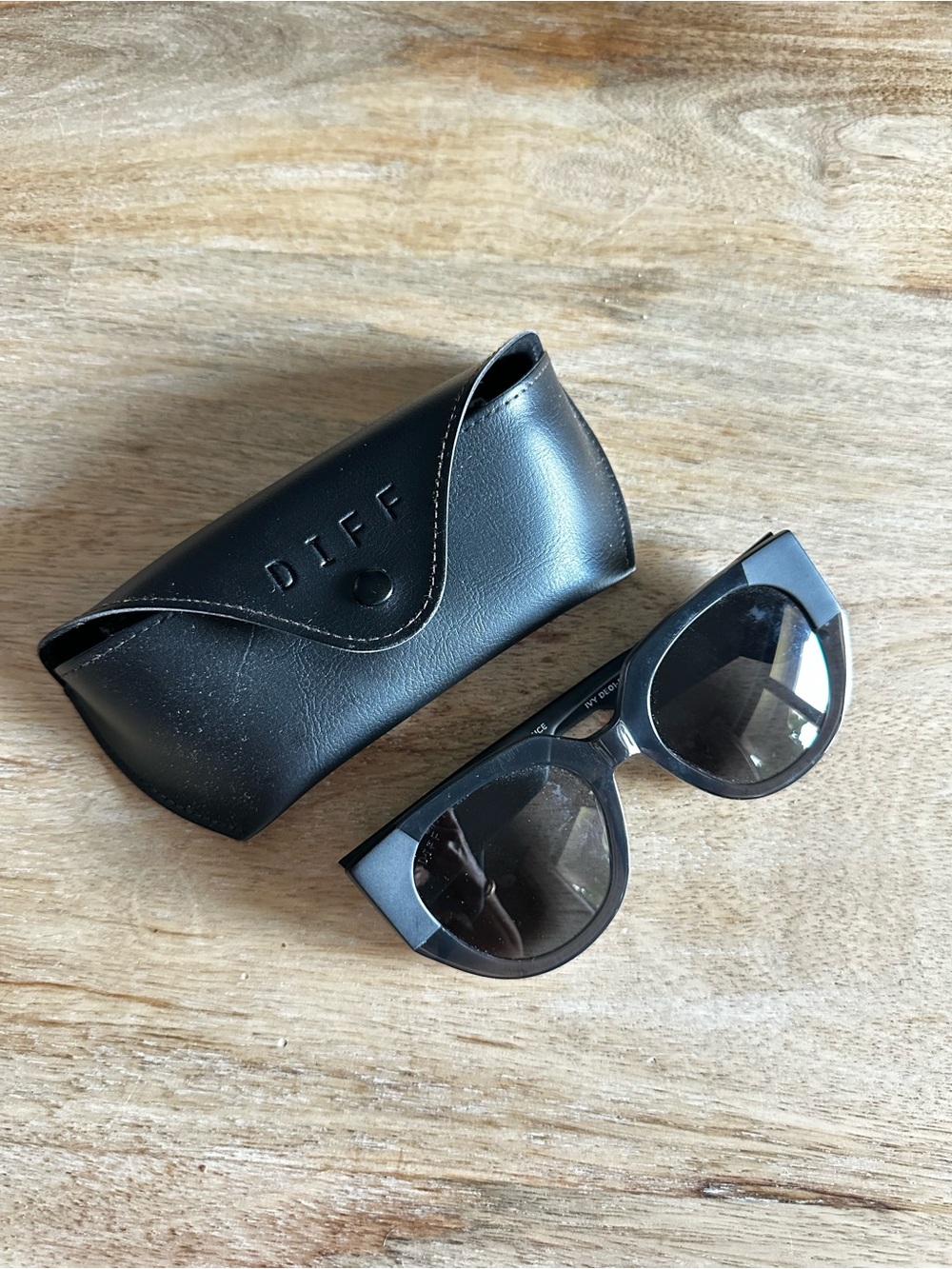 Diff Eyewear Black Sunglasses with Black Case